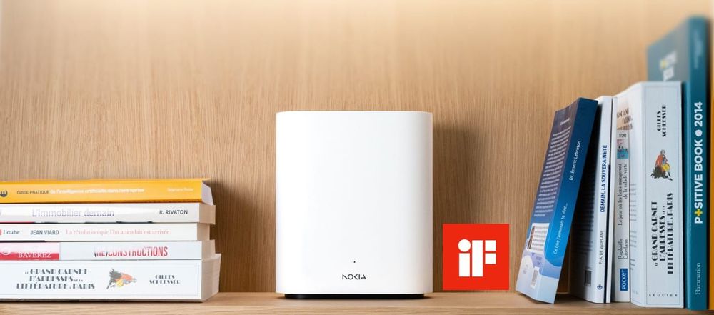 Box 5G Nokia posée sur une étagère
